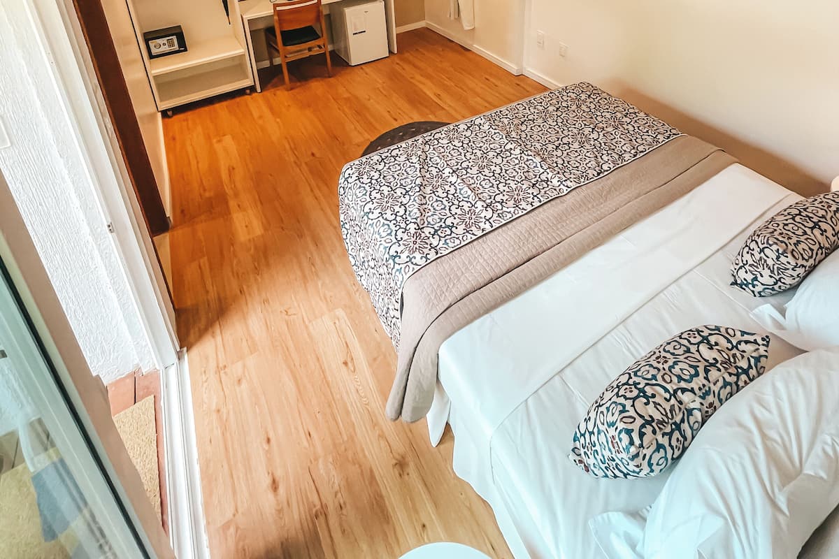 Standaard tweepersoonskamer | Luxe beddengoed, een minibar, een kluis op de kamer