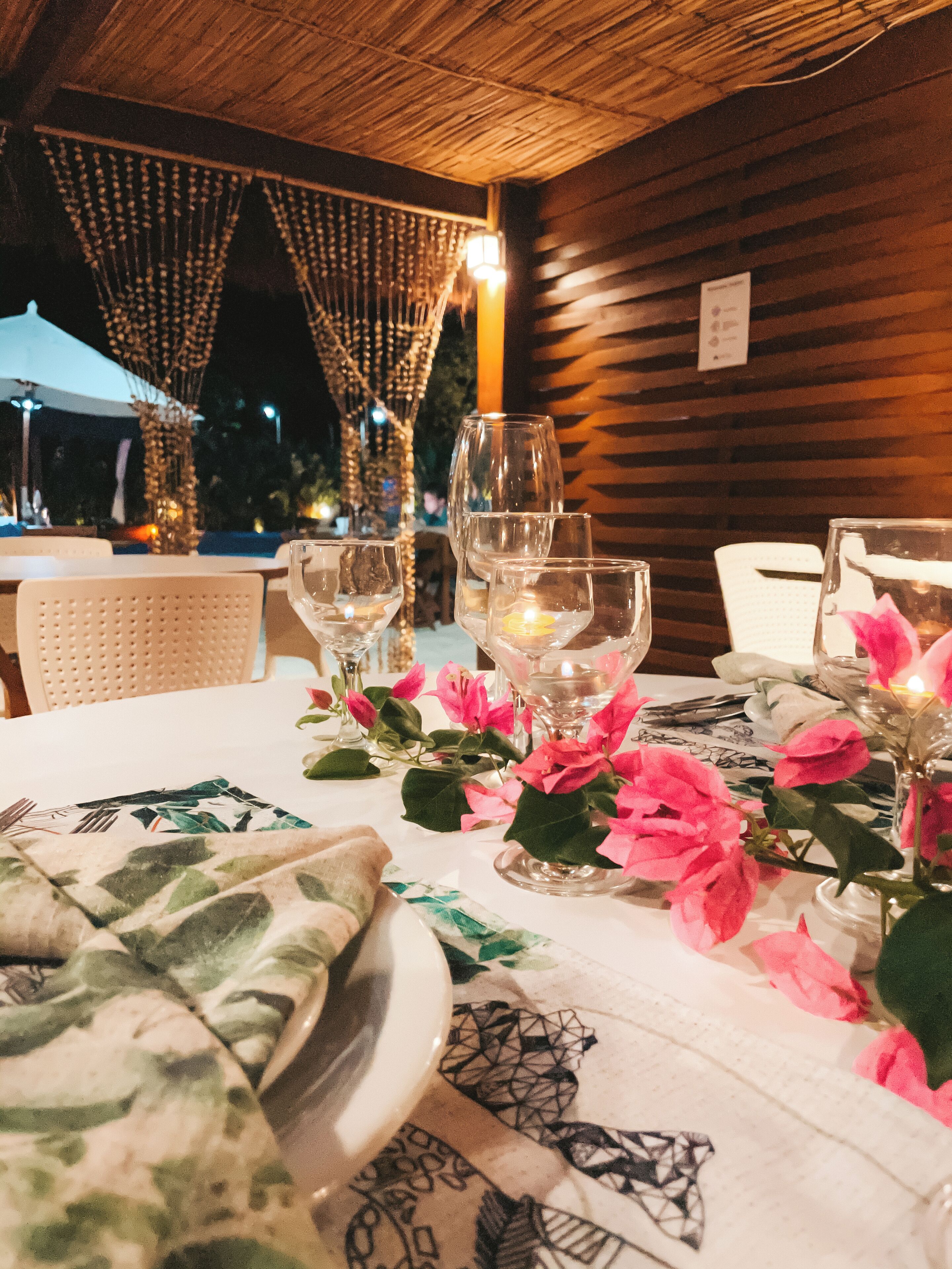 breakfast, lunch, dinner served; seafood, garden views