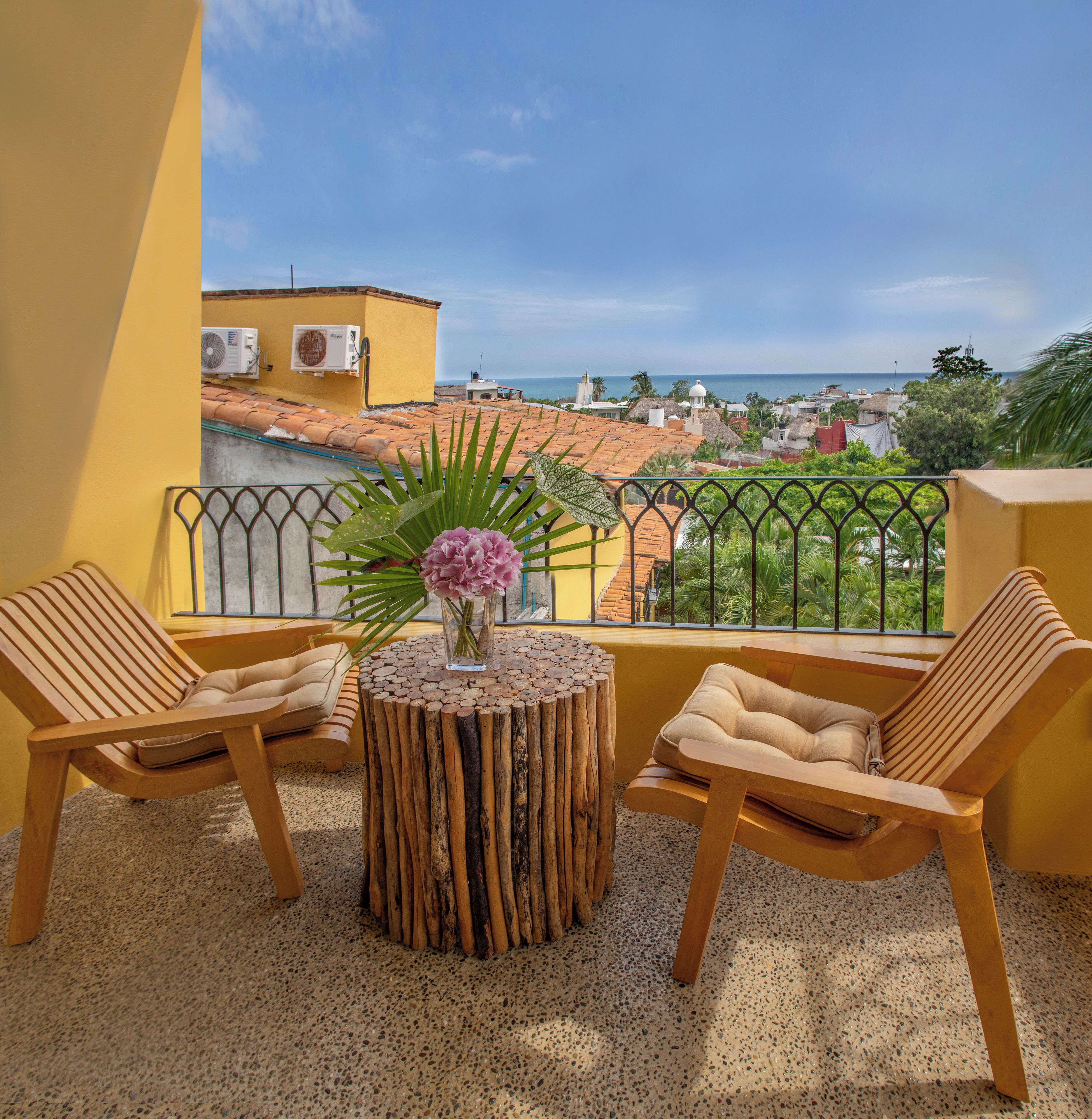 honeymoon studio suite | living area | flat-screen tv