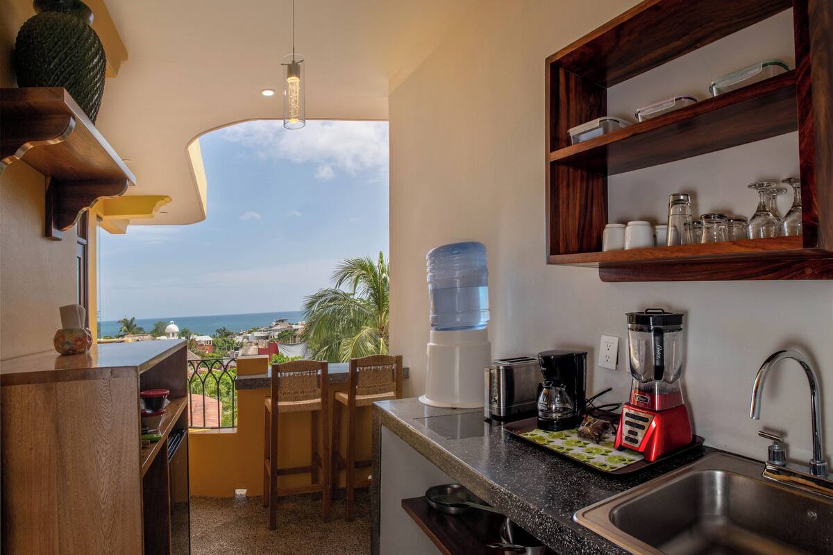 honeymoon studio suite | private kitchen