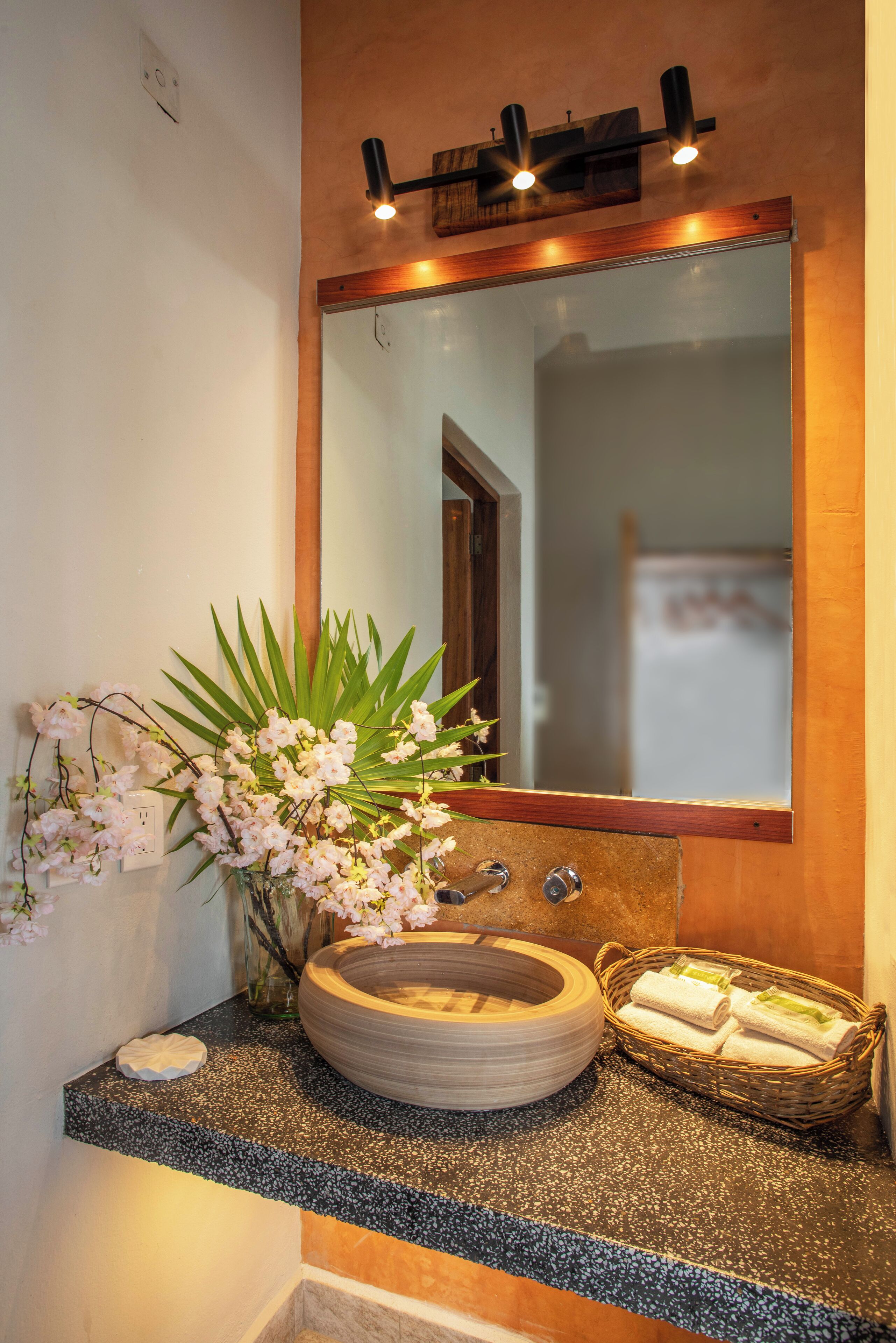 honeymoon studio suite | bathroom | shower, free toiletries, hair dryer, towels