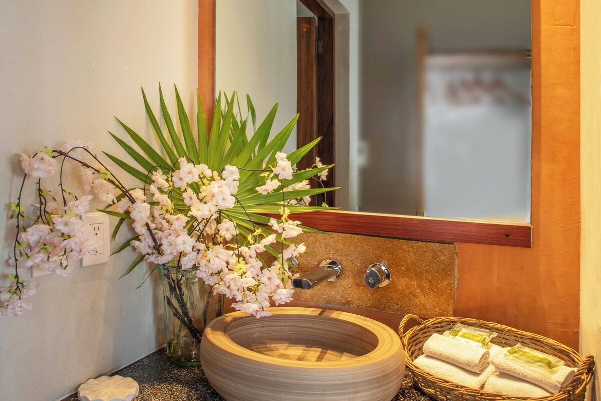 honeymoon studio suite | bathroom | shower, free toiletries, hair dryer, towels