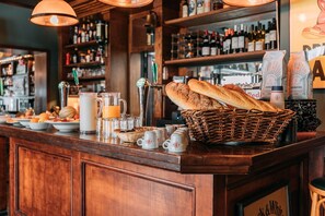 Breakfast buffet - Hotel Café Restaurant Abina (Amstelveen)