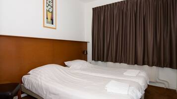 Standard Double Room, Shared Bathroom | Bed sheets