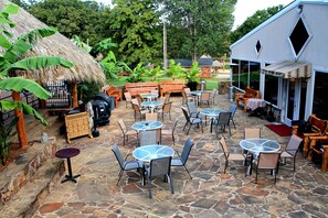 Outdoor dining - Lake Texoma Lodge and Resort (Mead)