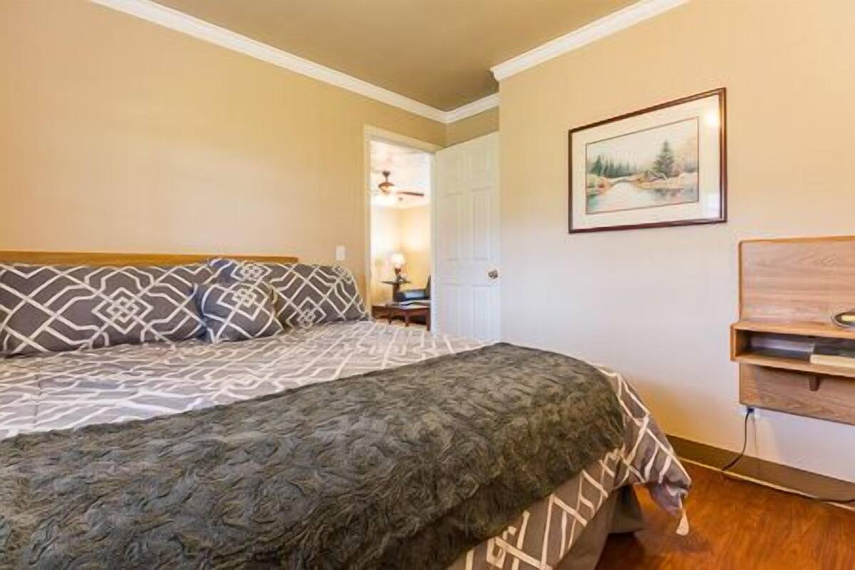 In-room safe, desk, soundproofing, bed sheets