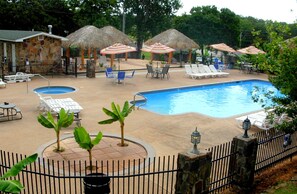Seasonal outdoor pool, open 10 AM to 8:00 PM, pool cabanas (surcharge) - Lake Texoma Lodge and Resort (Mead)