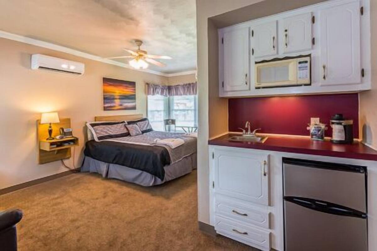 In-room safe, desk, soundproofing, bed sheets