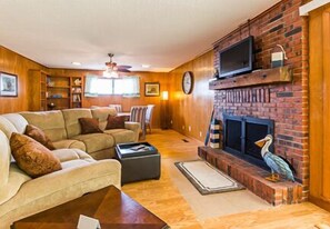 The BunkHouse (302) | Living area | 32-inch TV with satellite channels, video library, stereo