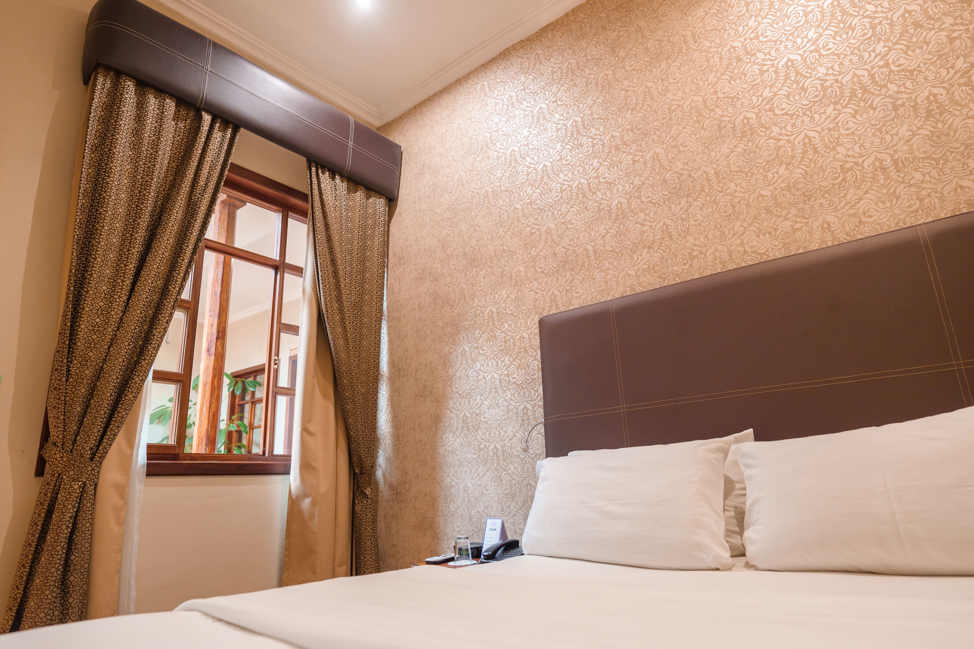 single room, 1 queen bed | 1 bedroom, in-room safe, free wifi, bed sheets