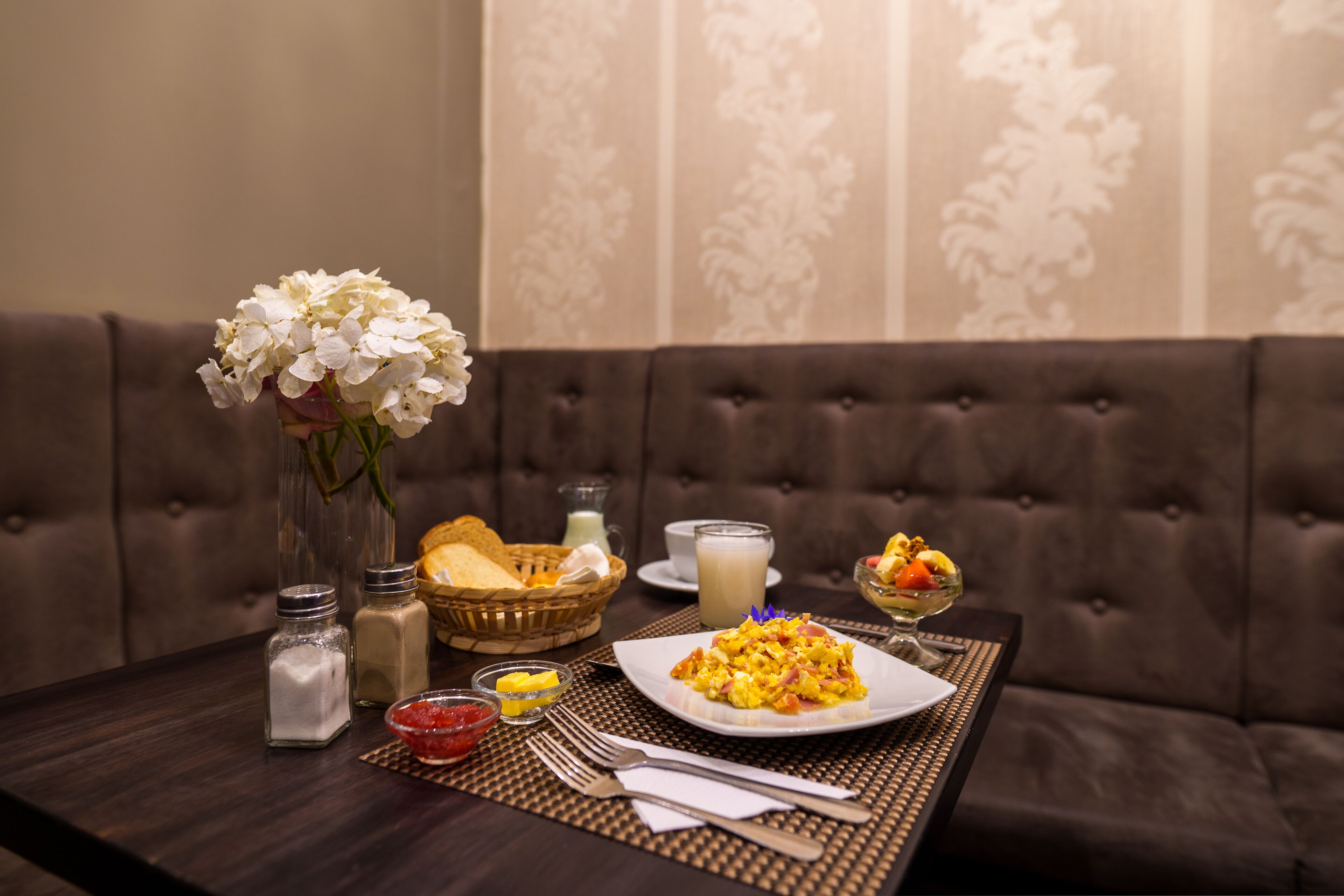 free daily english breakfast