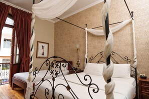 Quarto duplo | 1 quarto, cofres nos quartos, Wi-Fi de cortesia, roupa de cama