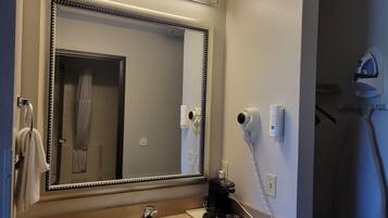 Standard Room, 1 King Bed, Non Smoking | Bathroom | Combined shower/tub, free toiletries, hair dryer, towels