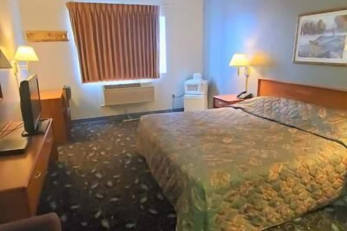 Soundproofing, iron/ironing board, free WiFi, bed sheets