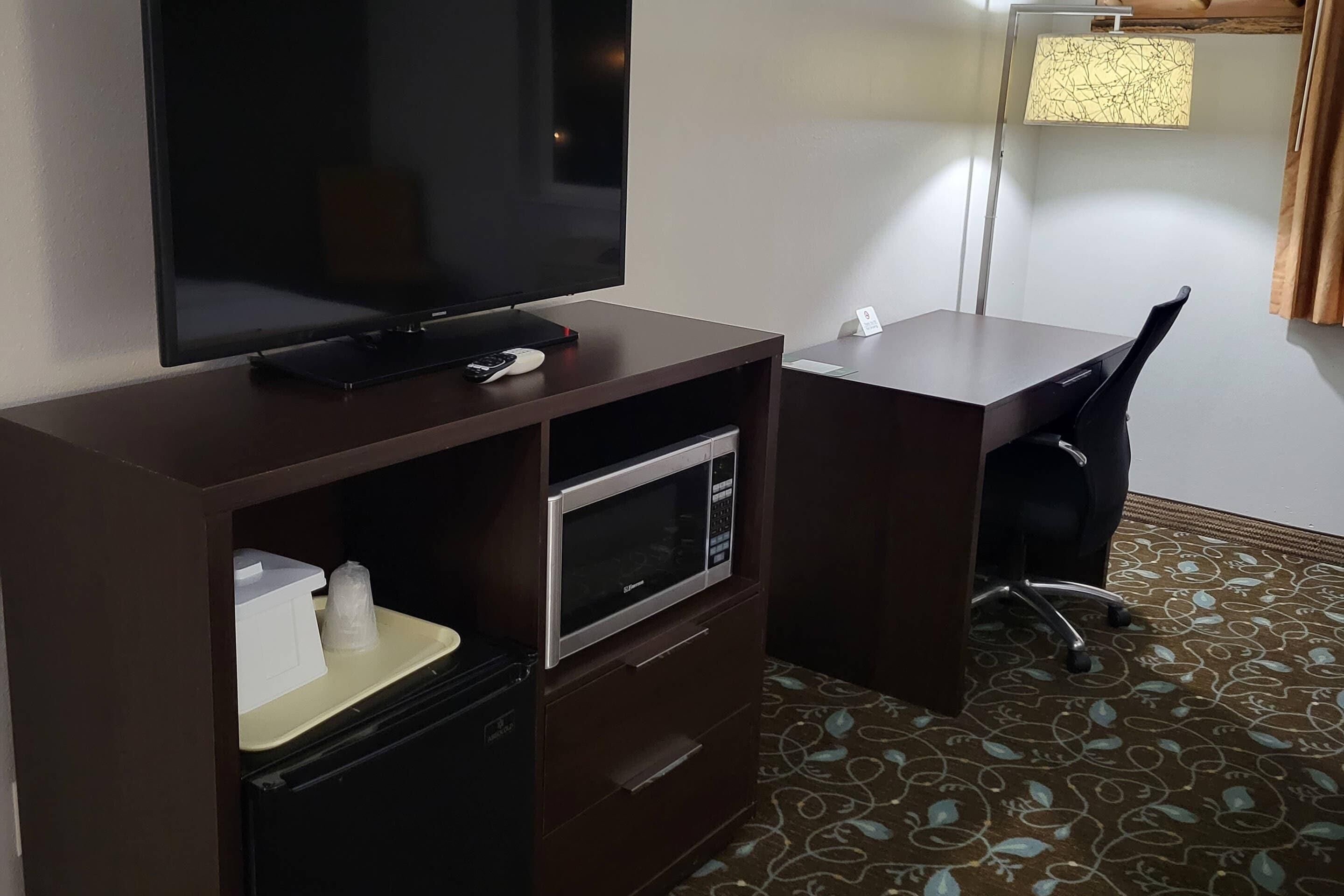 Standard Room, 2 Queen Beds, Non Smoking | Soundproofing, iron/ironing board, free WiFi, bed sheets