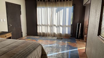 1 bedroom, bed sheets