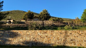 Front of property – evening/night - Capital O Casa Encinares (Valle de Guadalupe)