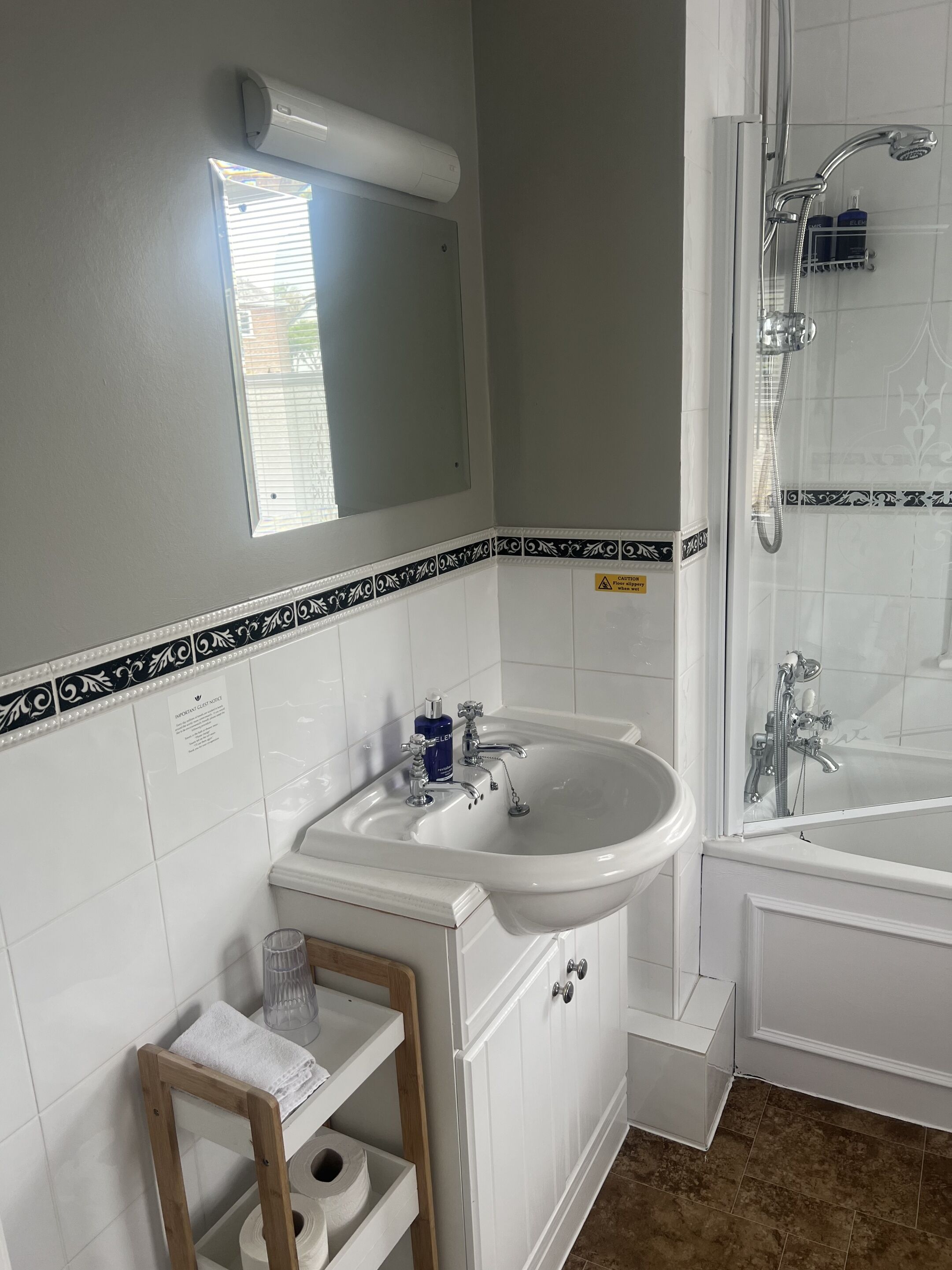 standard double room, ensuite (rear facing) | bathroom