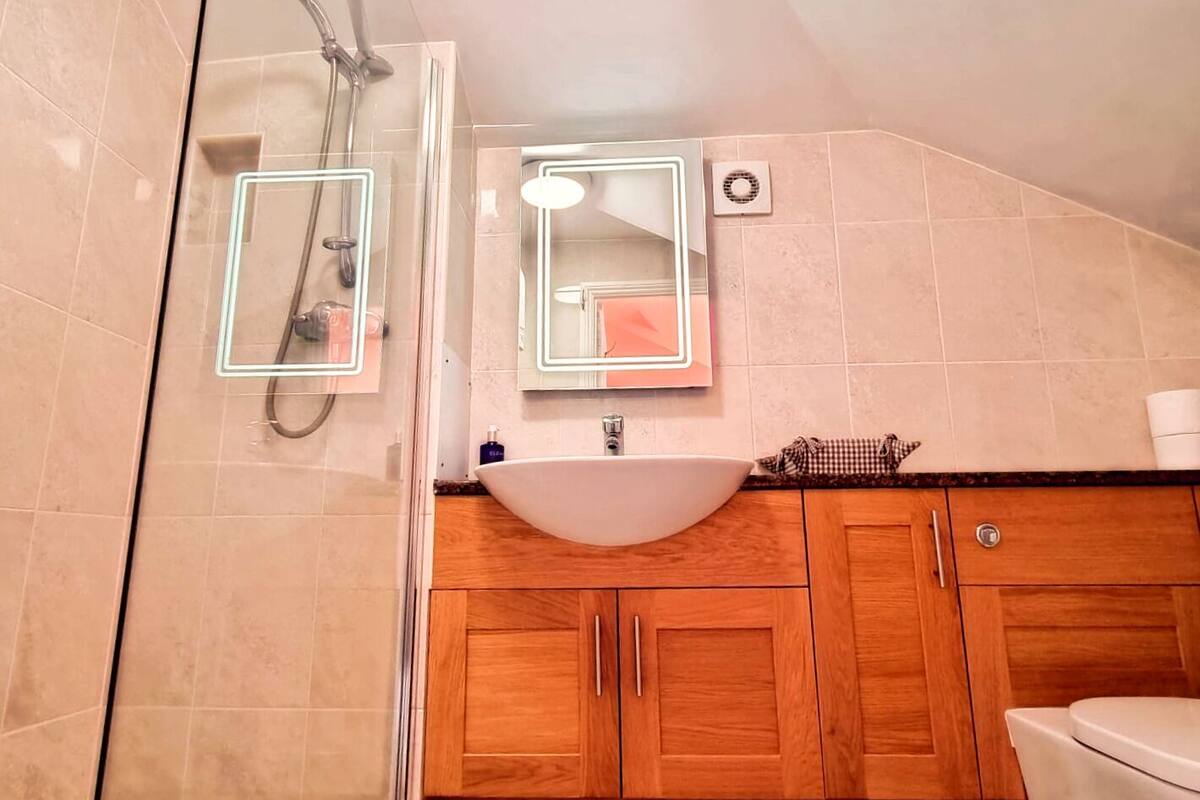 luxury suite, ensuite | bathroom