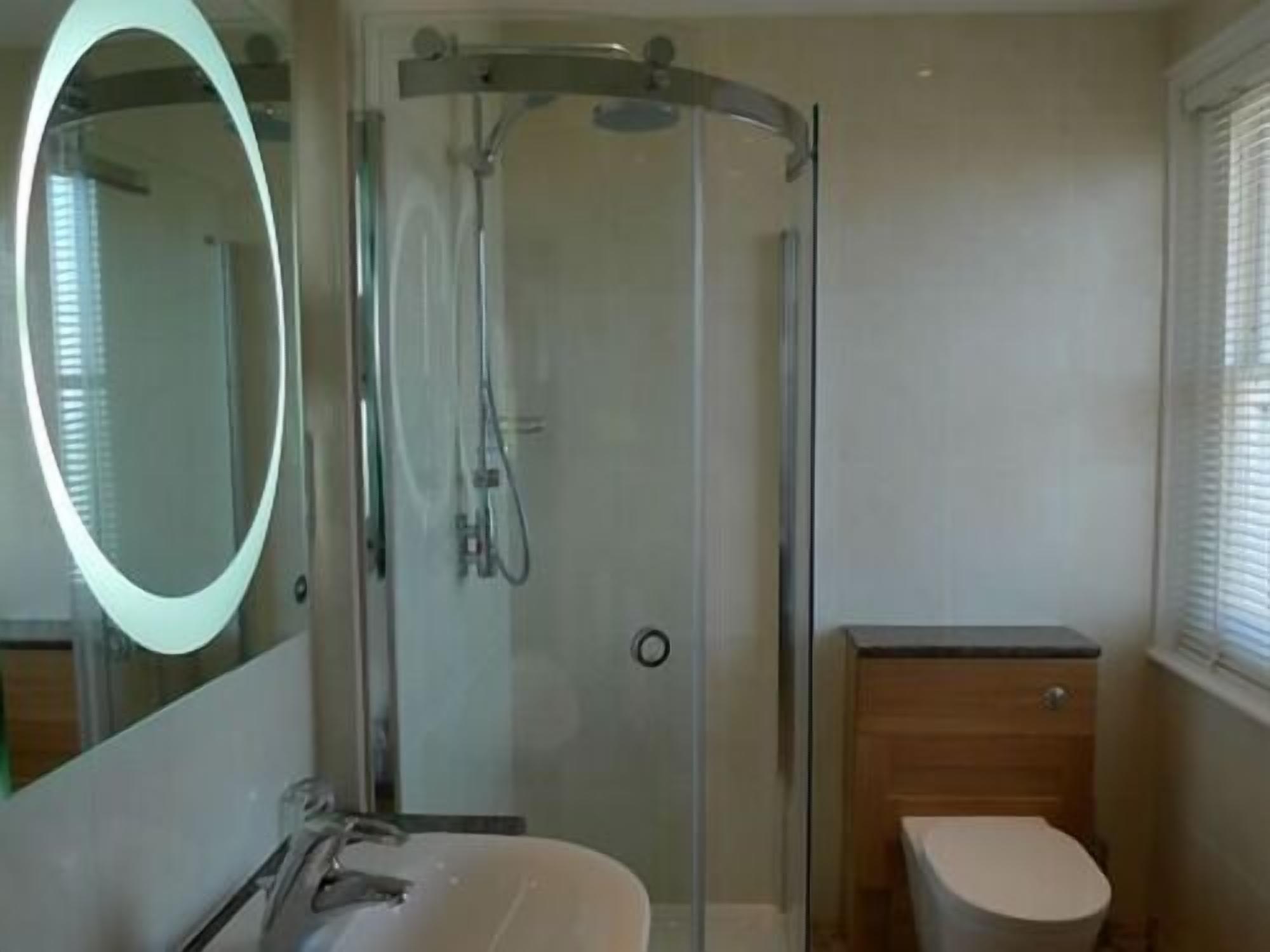 Premium Double Room, Ensuite (Sea Facing) | Bathroom