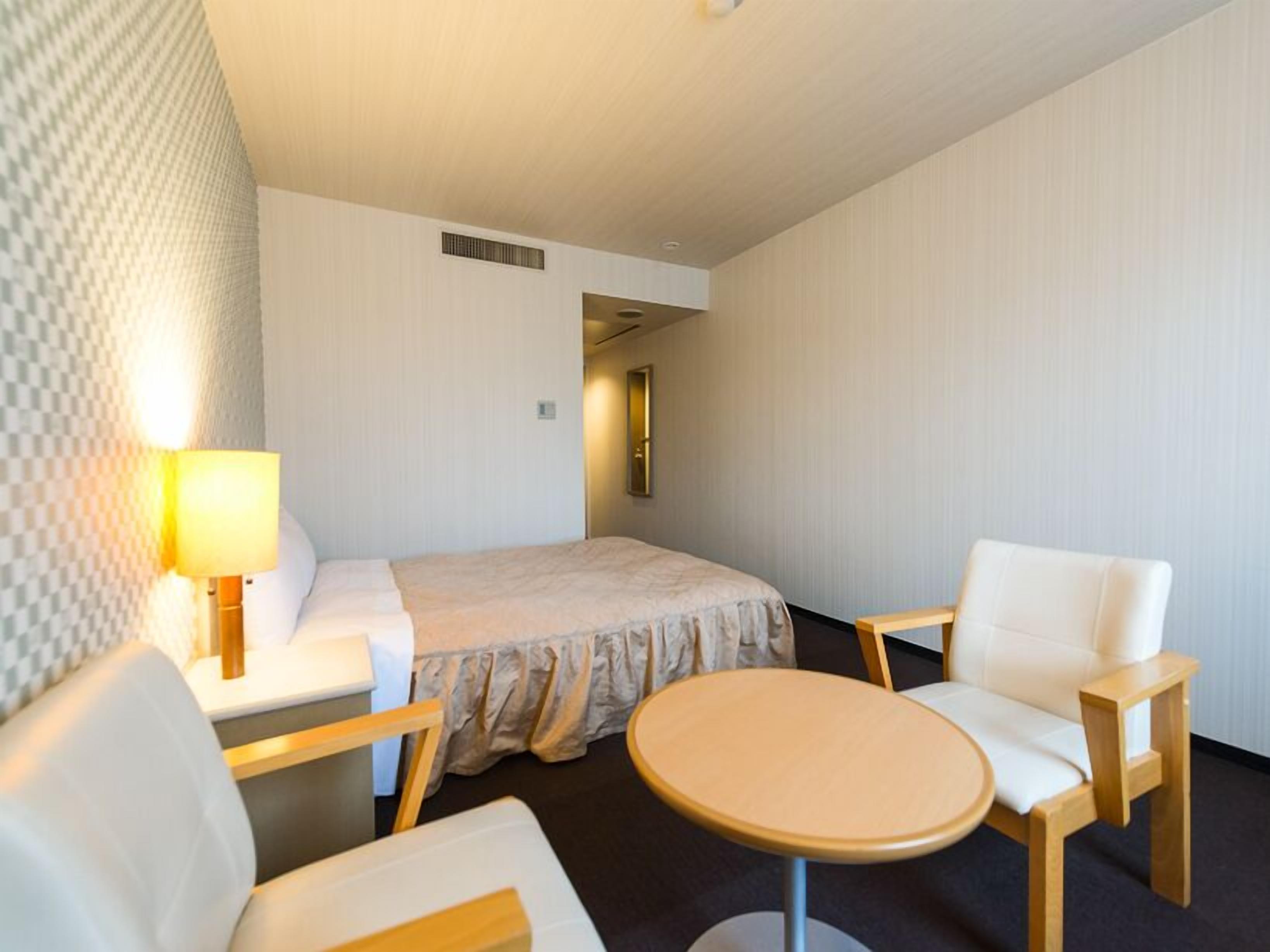 特色装修、办公桌、熨斗/熨衣板、免费 WiFi