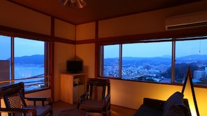 Zimmer (Room Selected at Check-In) | Ausblick vom Zimmer