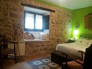 Standard Room | Individually decorated, individually furnished, desk, blackout curtains - Hotel Palacio Guzmanes (Banos De La Encina)