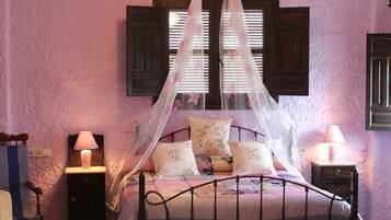 Superior Double Room | Individually decorated, individually furnished, desk, blackout drapes