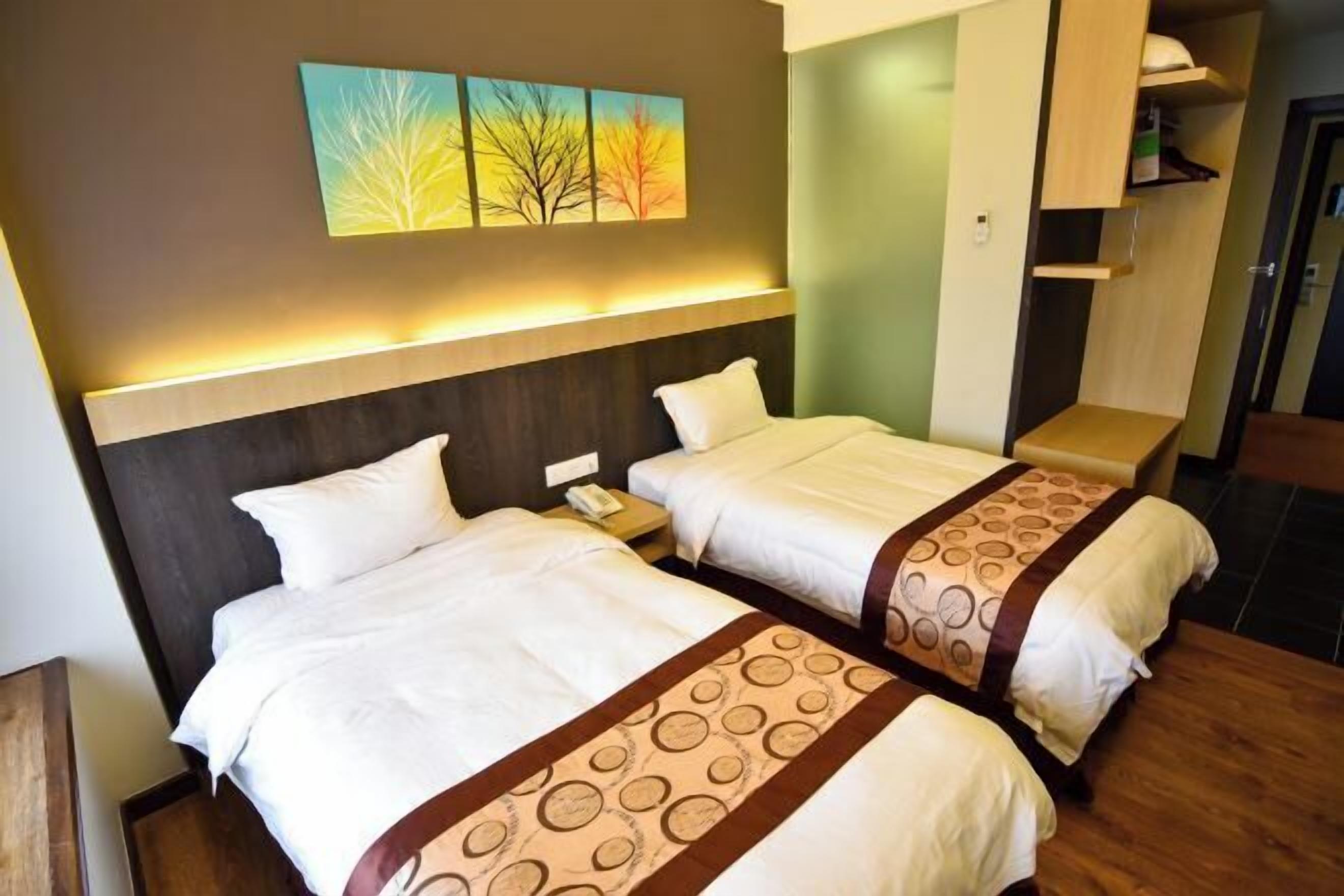 Rollaway beds, free WiFi