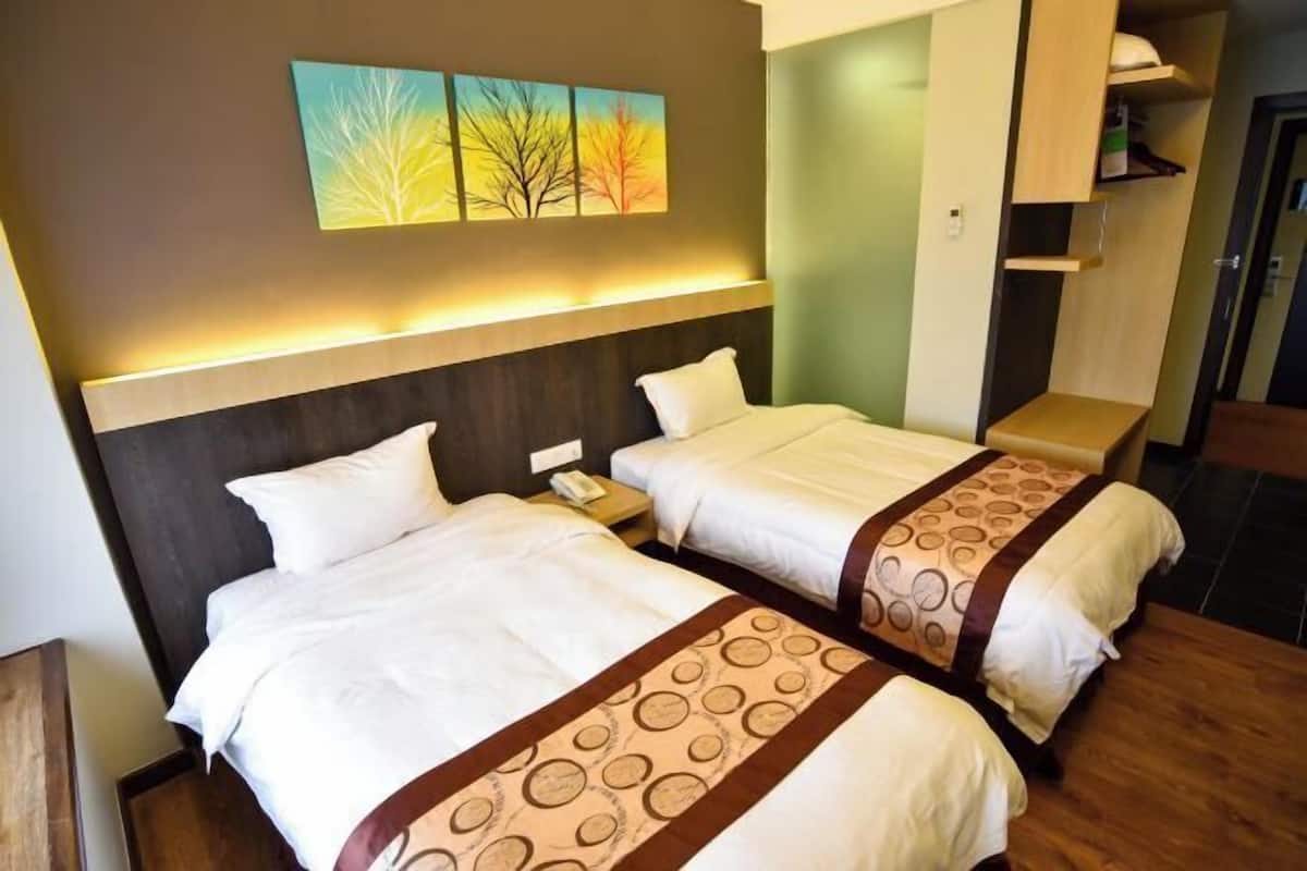 Rollaway beds, free WiFi