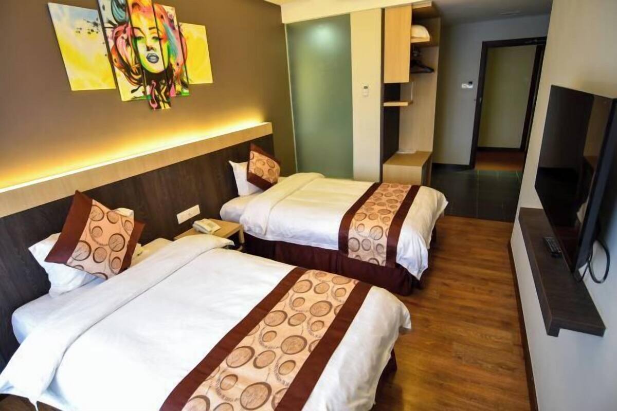 Rollaway beds (surcharge), WiFi (free)