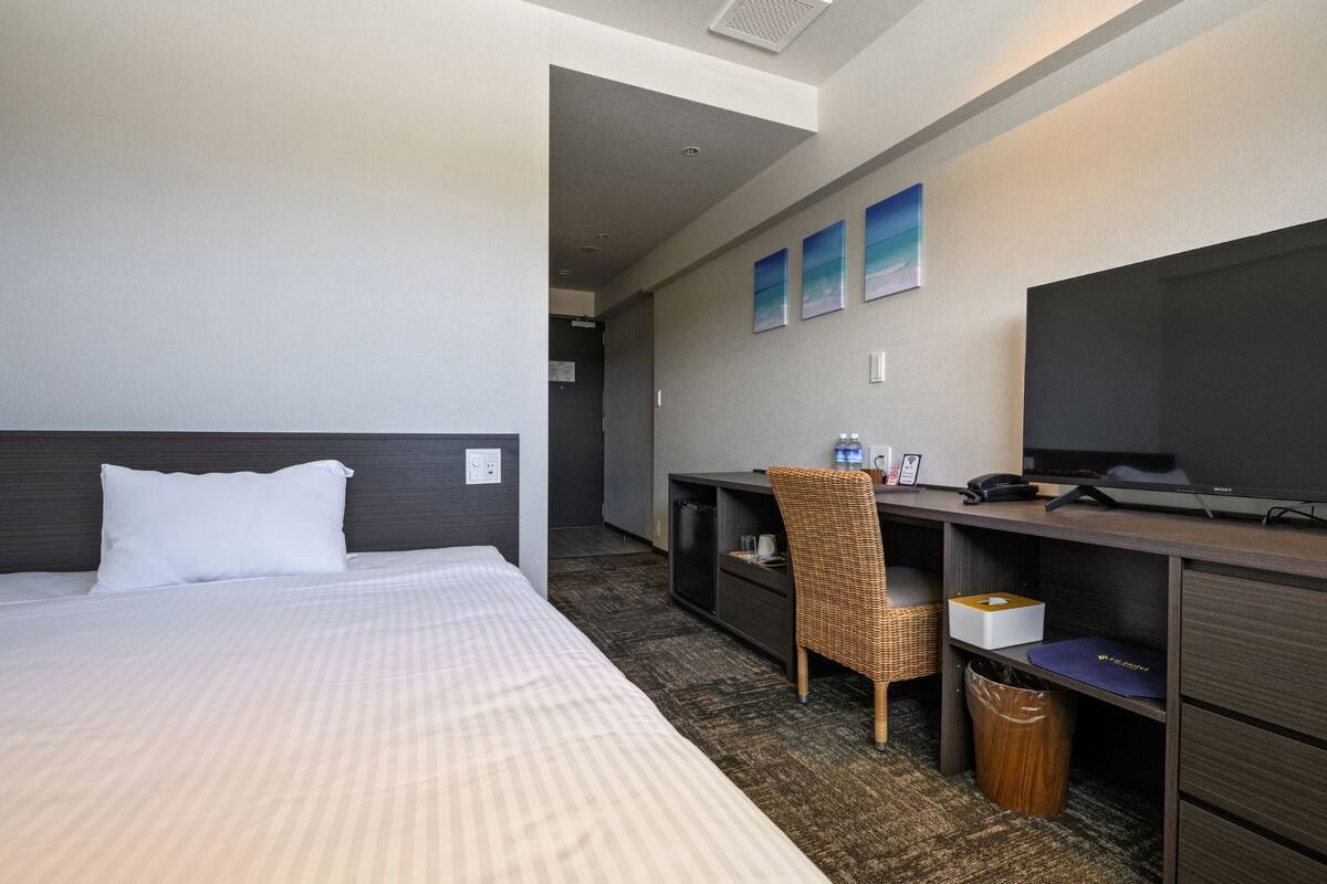 Blackout curtains, free WiFi, bed sheets