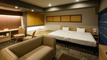 Family Room | Blackout drapes, free WiFi, bed sheets