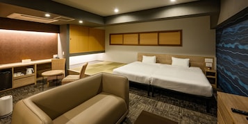 Family Room | Blackout drapes, WiFi (free), bed sheets