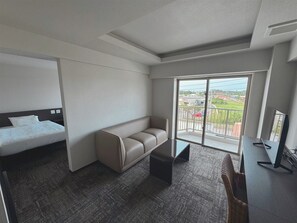 Blackout drapes, free WiFi, bed sheets
