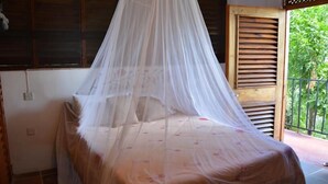 Standard Double Room | WiFi (free) - Uptown Guest House (Soufrière)