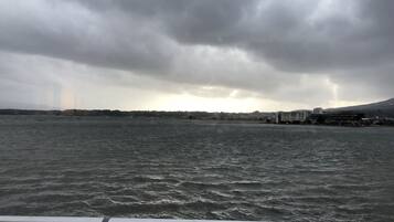 خزنة داخل الغرفة