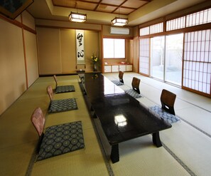 Dinner served - Kohan no Yado Yoshidaya (Sado)