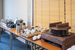 Desayuno buffet diario (JPY 1800 por persona)