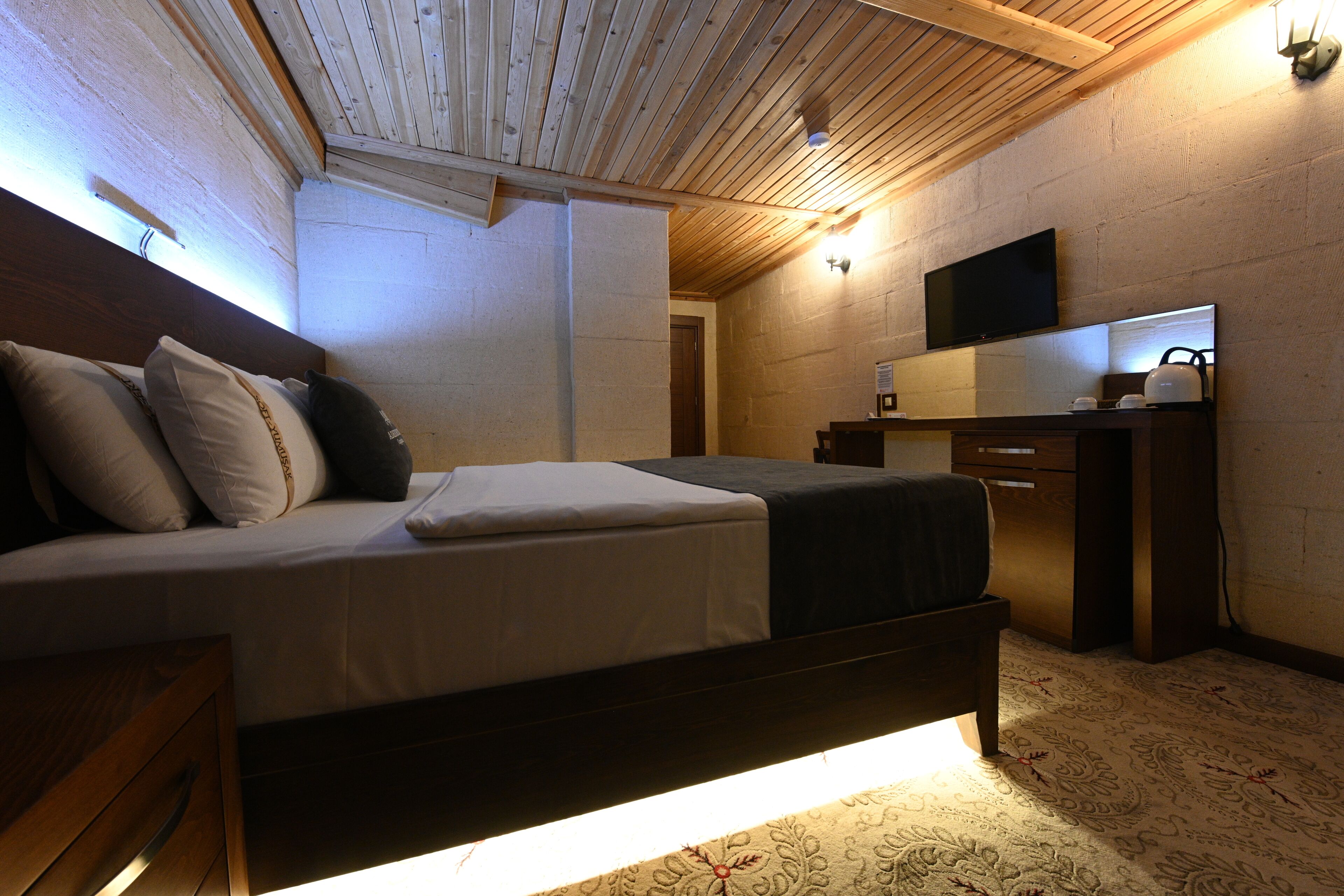 1 bedroom, premium bedding, minibar, in-room safe