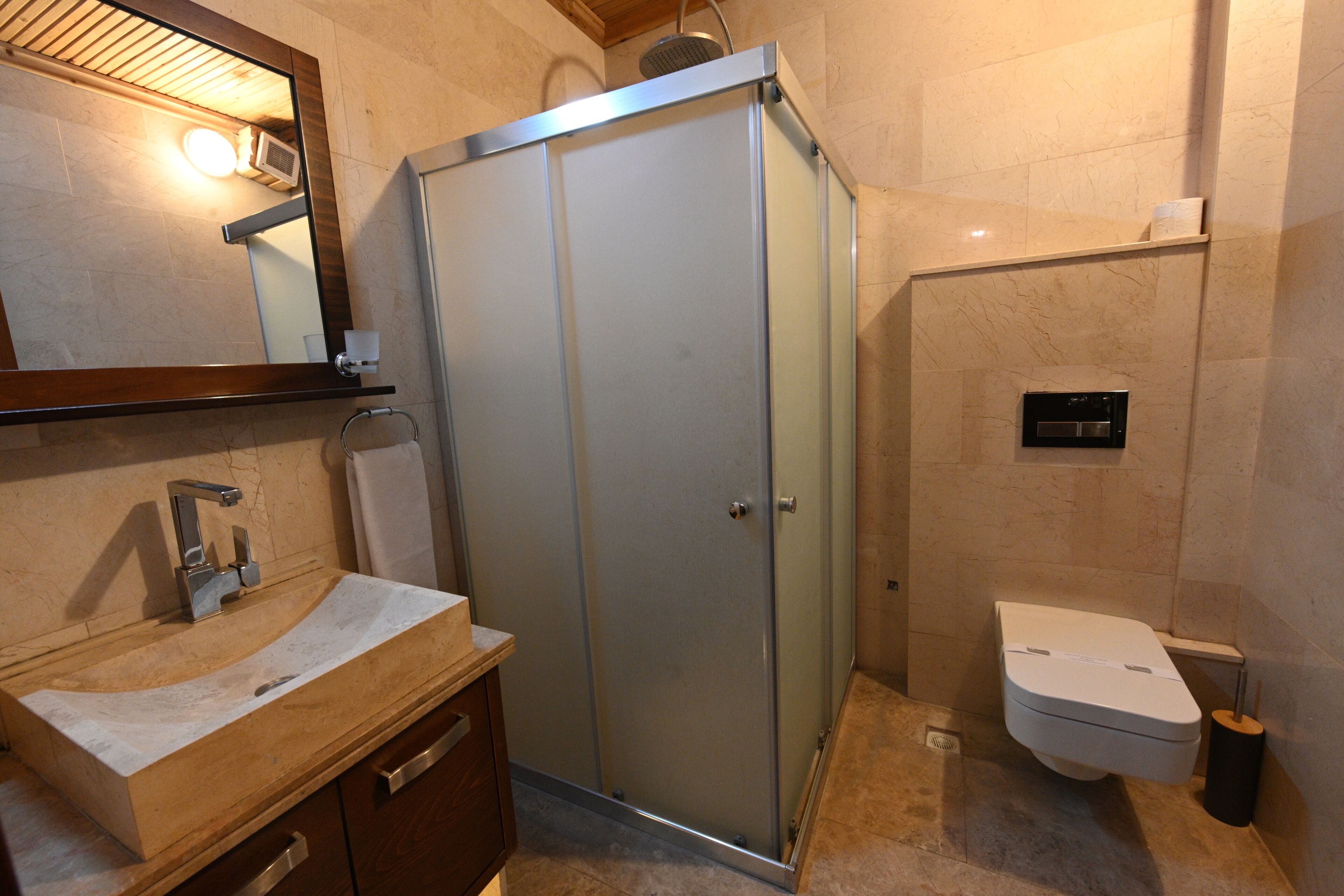 standard triple room, 1 bedroom | bathroom | free toiletries, hair dryer, slippers, bidet