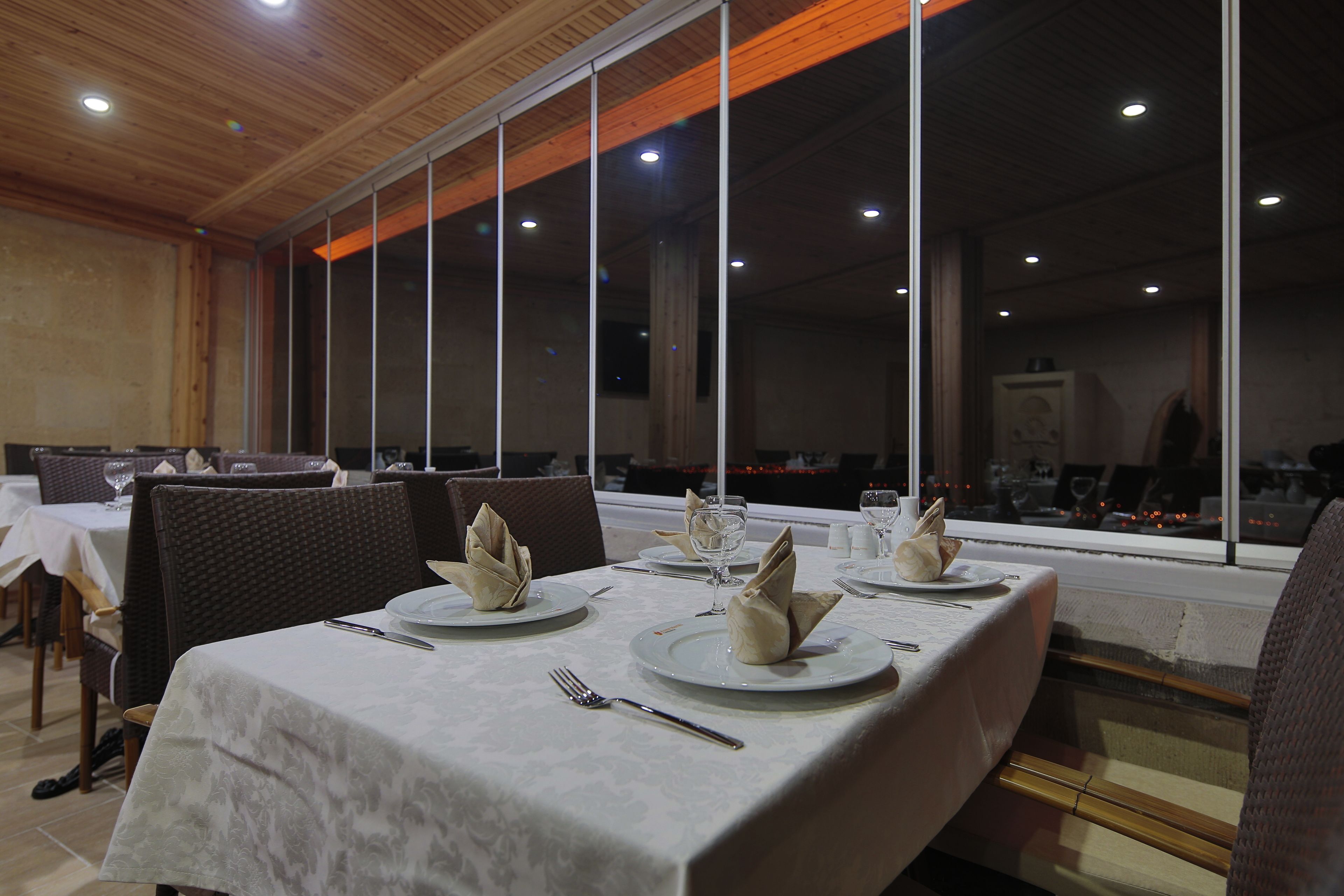 free daily full breakfast