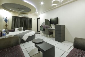 ルーム (Lavish) | デスク、WiFi (無料)