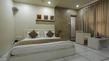 Room (Ex class) | Desk, free WiFi