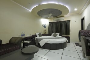 ルーム (Lavish) | デスク、WiFi (無料)