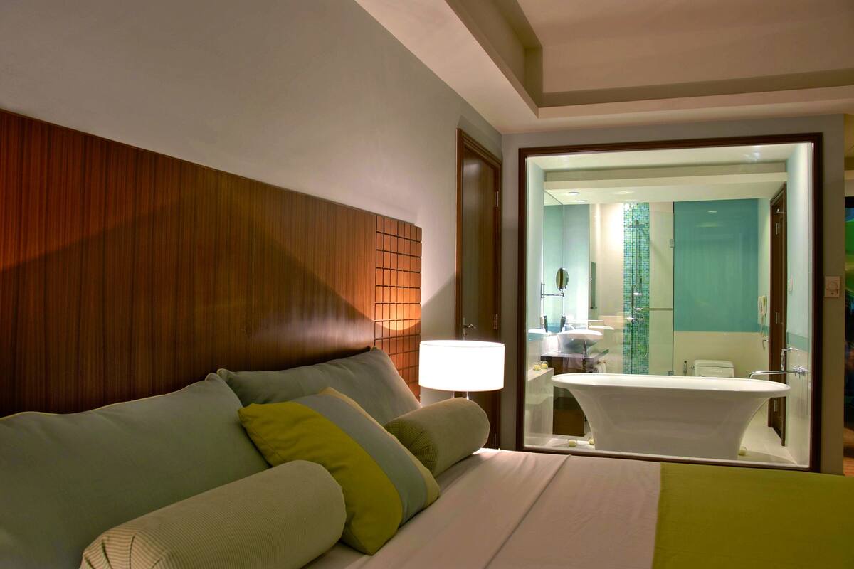 aqua spa suite  | minibar, in-room safe, desk, laptop workspace