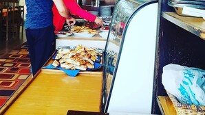 Bao gồm bữa sáng buffet hàng ngày 