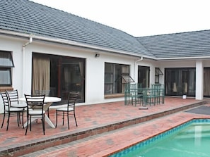Outdoor pool - Cape Town Palms (Cape Town)