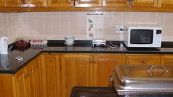 Free daily English breakfast