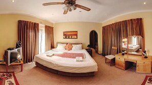 Individually decorated, individually furnished, desk, blackout curtains - Cape Town Palms (Cape Town)